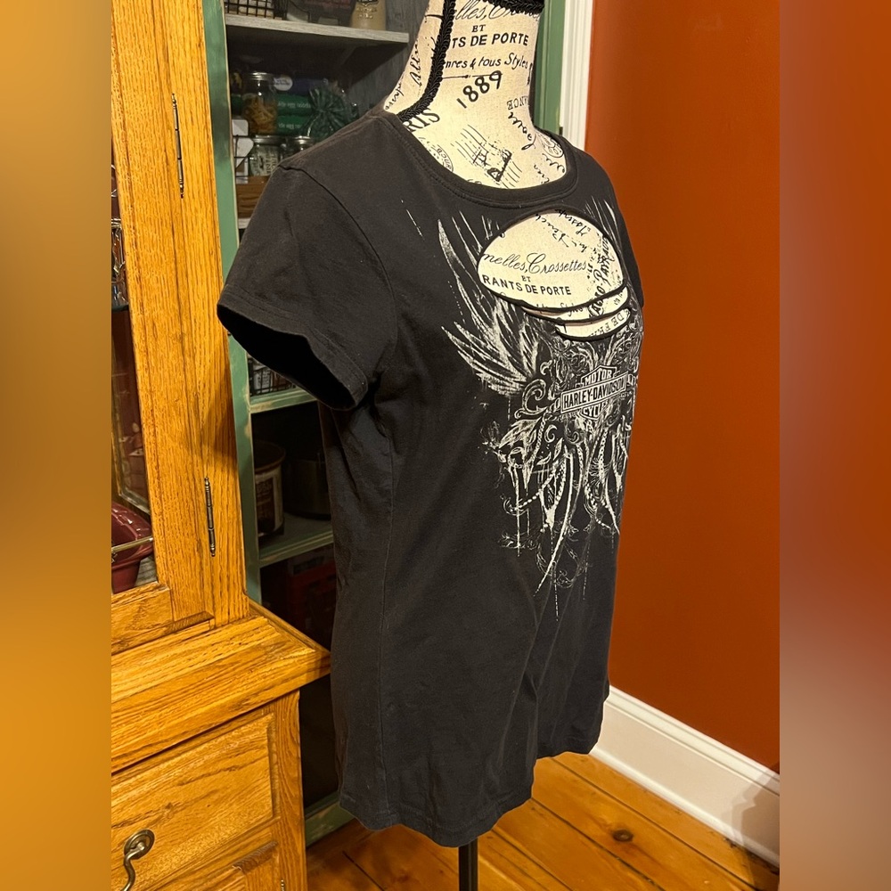 Women’s Harley-Davidson® CLOSED Wisconsin Dealer Vintage S/S Distressed Tee - Picture 16 of 16